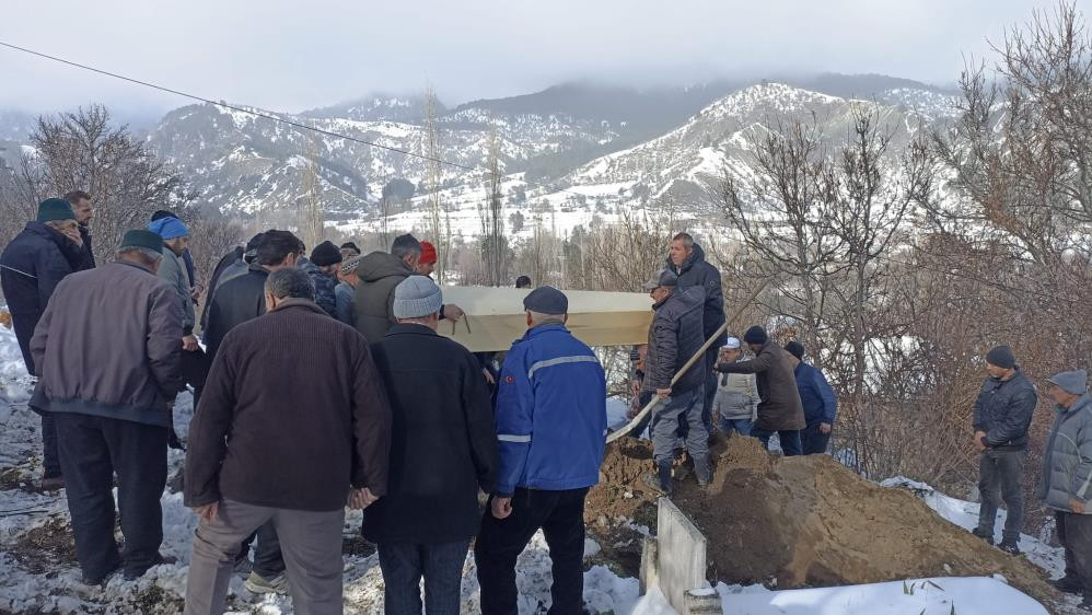 Yangında hayatını kaybeden baba ile engelli oğlu toprağa verildi